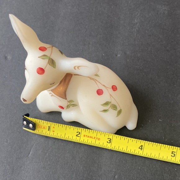 Vintage Fenton Deer Twining Ivory Satin Glass Christmas Hand Painted Gold Collar - Picture 7 of 9